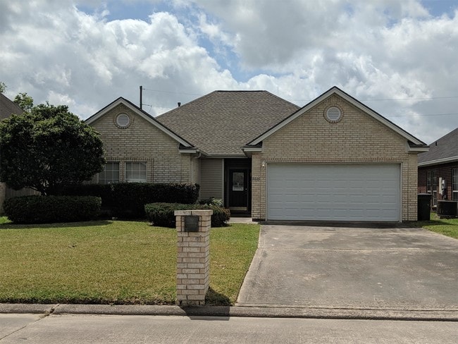 Building Photo - 8005 Blue Bonnet St