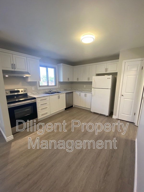 Photo - 1528 Redwood Dr