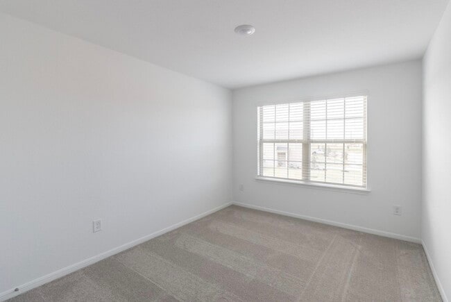 Photo - 1052 Greenshank Dr