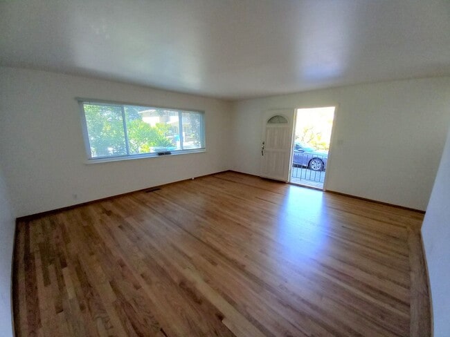 Photo - 94-98 Amherst Av. Unit 94