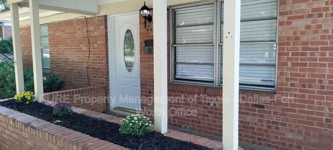 Photo - 1607 Briarwood Blvd