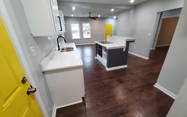 Photo - 903 N Willett St