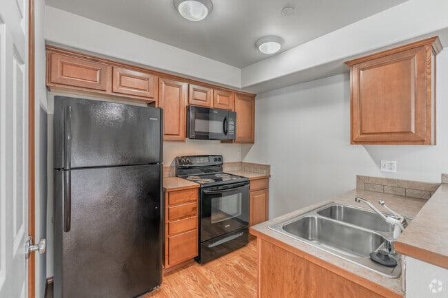 2BR, 2BA - 988SF - Kitchen