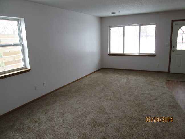 Photo - 108 4th St S