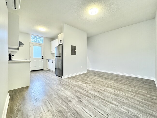 Photo - 43-43 Division St