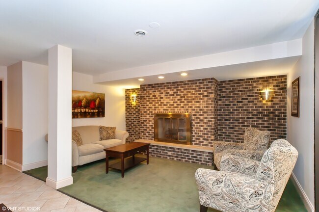 Photo - 960 S River Rd Unidad 412