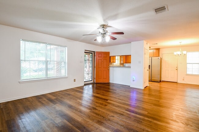 Building Photo - 712 Avenue F