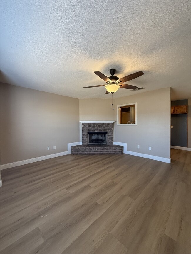 Photo - 2523 110th St