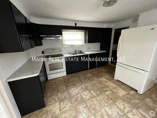 Building Photo - 261 Birch St Unit Apt 1