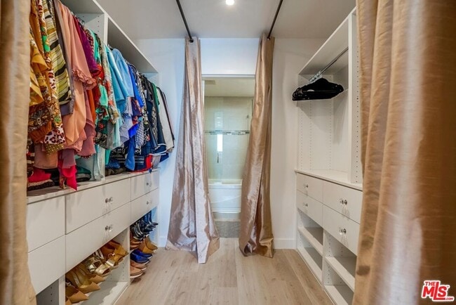 Photo - 7250 Franklin Ave Unidad 802