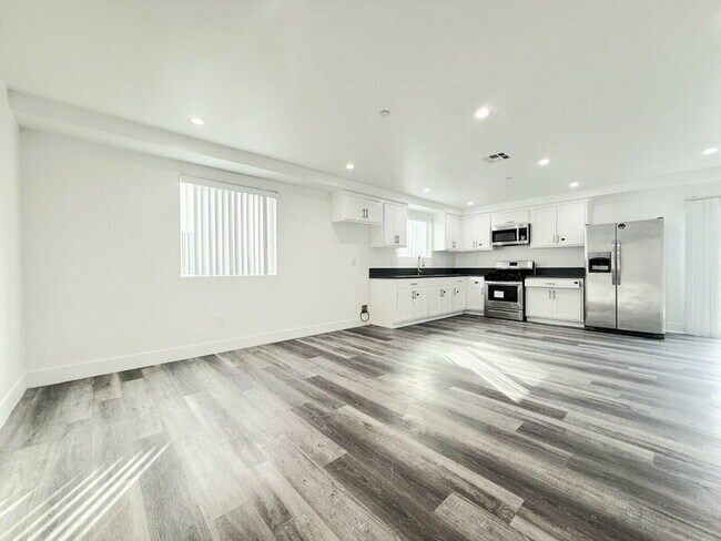 Photo - 2853 Cincinnati St