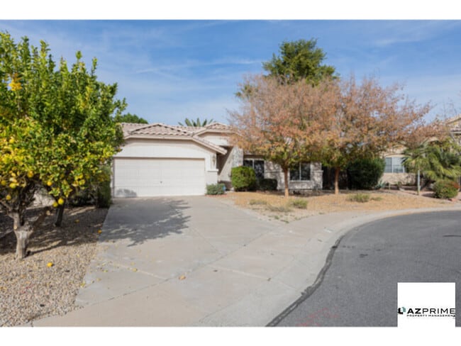 Building Photo - Functional Living With A Touch Of Sophistication Defines This 3/2 Gilbert Home.