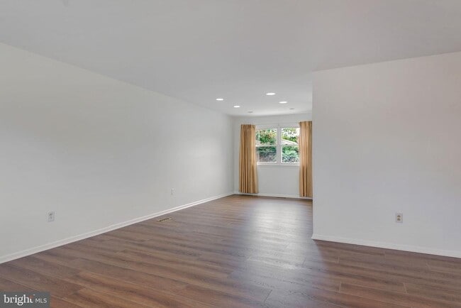 Photo - 852 Birchwood Ct