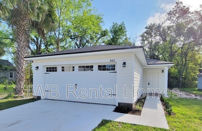 Photo - 605 James St