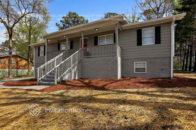 Photo - 835 Brompton Ct NW