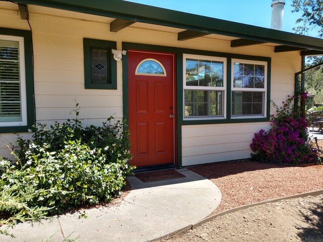 Country Cottage - 12195 Henno Rd House