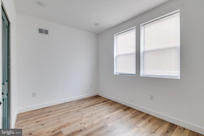 Photo - 4243 Mantua Ave