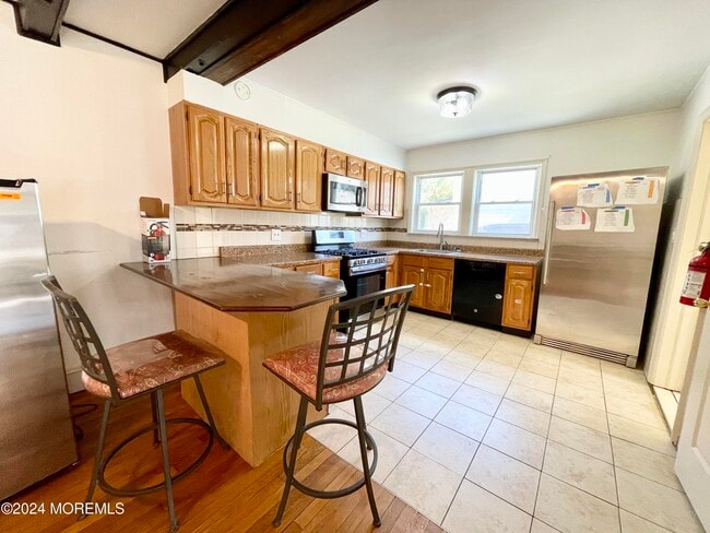 Photo - 254 Lawrence Ave