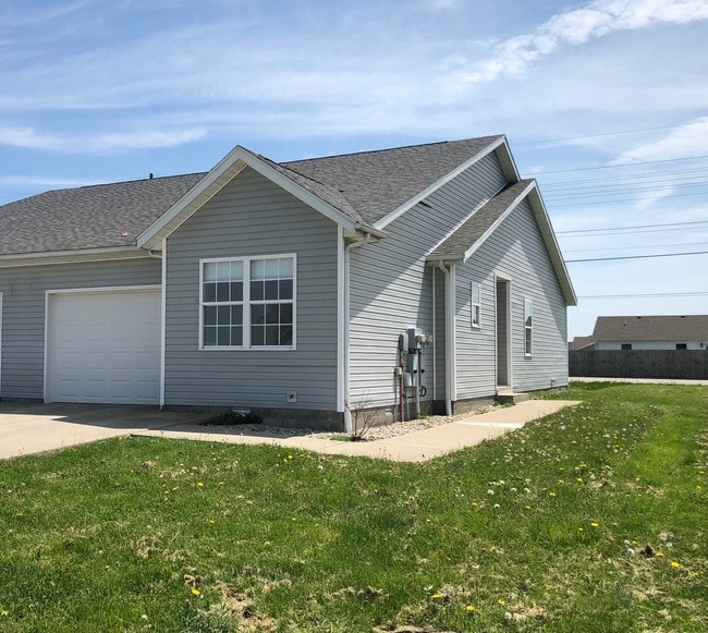 Building Photo - 1651 W Kole Dr
