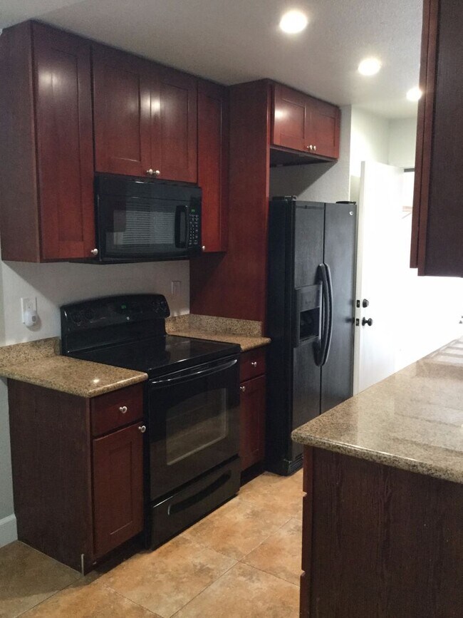 Photo - 2 Bedroom / 1 Bathroom Townhome in Bay Point Unit 146 Tammy Cir