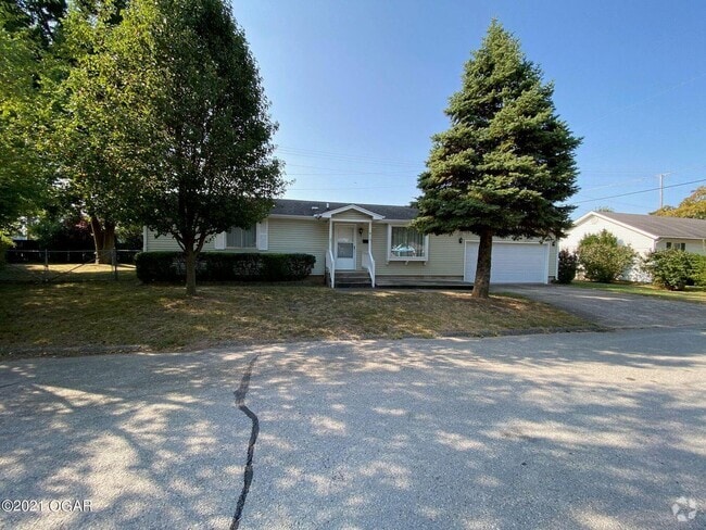 Building Photo - 813 Horseshoe Dr Rental