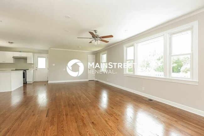Photo - 3 Bedroom Pet-Friendly Home in MADISON, TN with Main Street Renewal