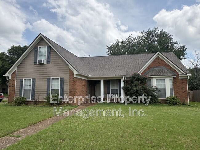 Photo - 7037 Meadowlands Pl