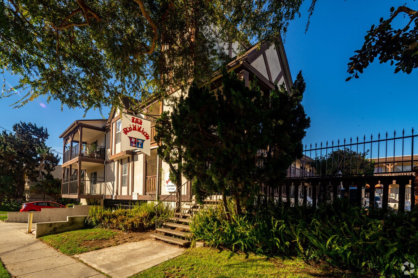 Exterior - Red Lion Apartments