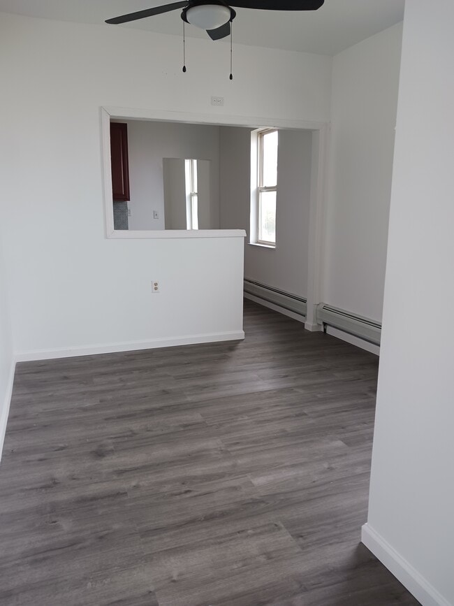 Living room - 32 Bay Ave Unit 2