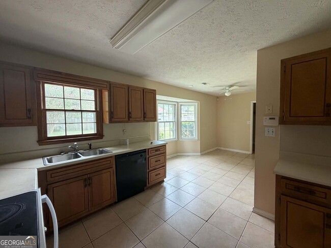 7021 Whitfield Dr