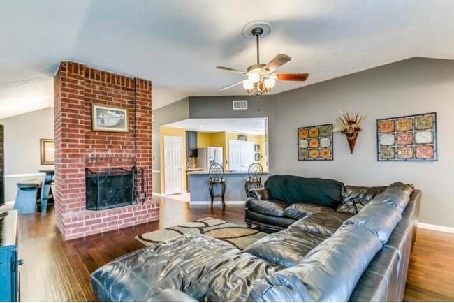 Photo - 2025 Sandy Knoll Dr