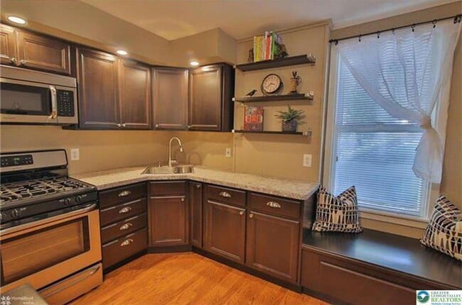 Photo - 325 N Eighth St Unit 1