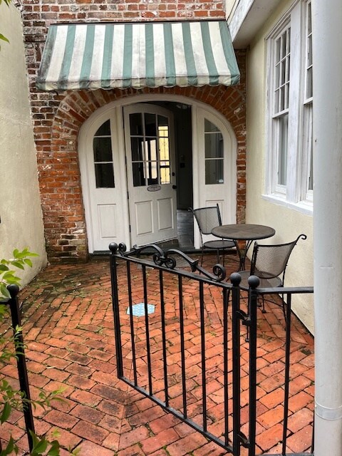 Private Patio - 1026 Conti St Unit 5