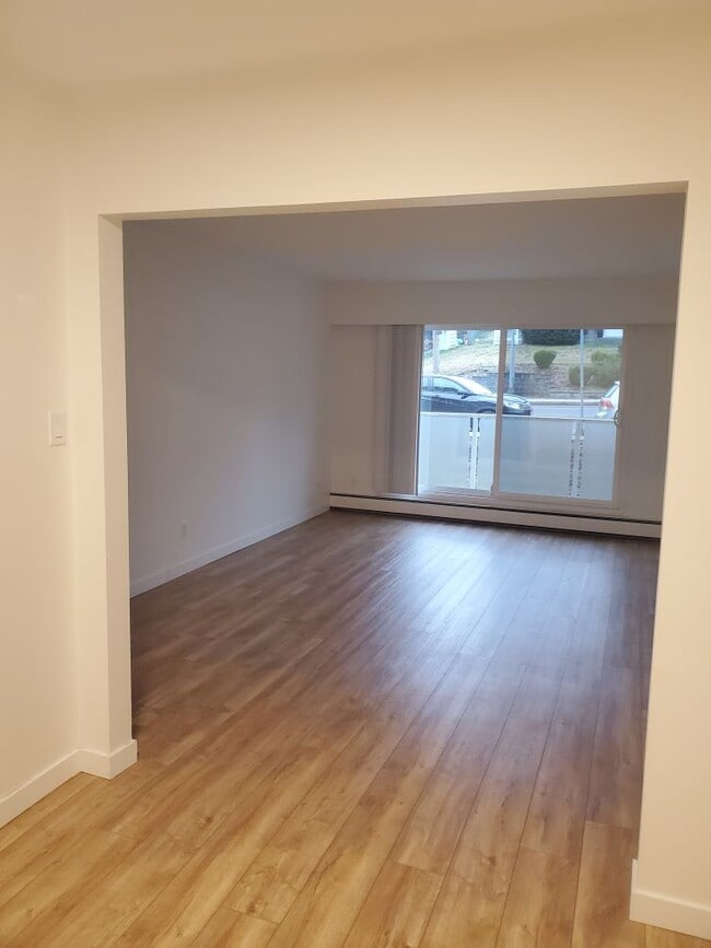 Photo - 1480-1480 Boundary Crescent