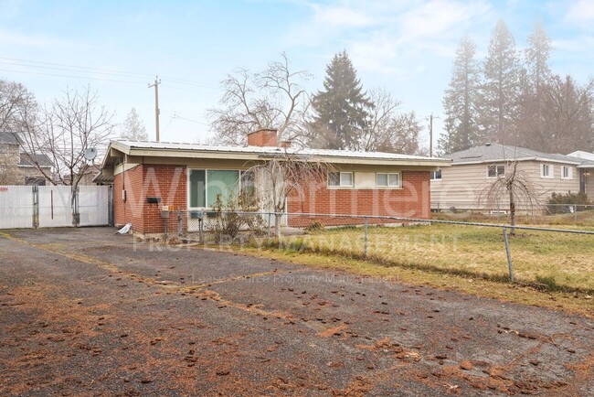 Building Photo - Brick Rancher