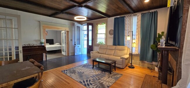 Photo - 1718 Capouse Ave