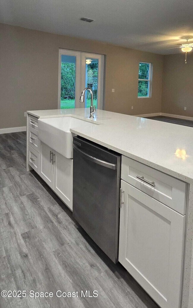 Photo - 1801 Warton Ave SE