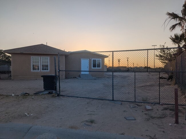 Building Photo - 14633 Valentin Dr Rental