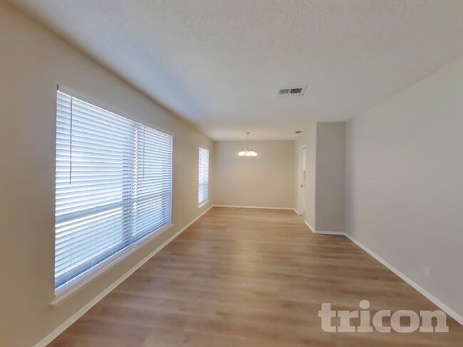 Photo - 7815 Melbury Forest