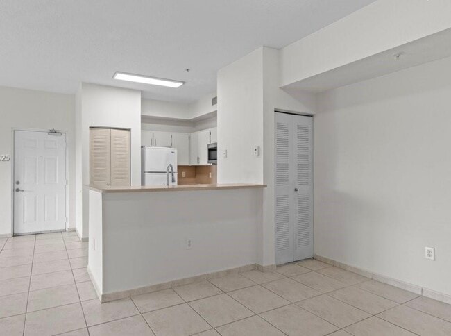 Building Photo - 7280 NW 114th Ave Unit 208 Rental