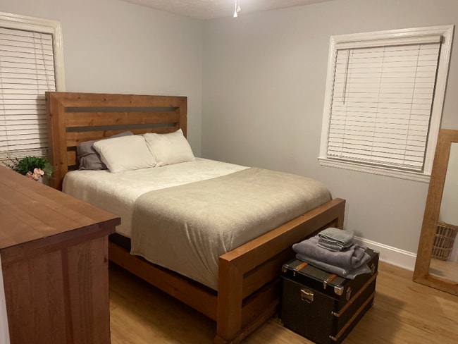 Photo - 825 N Page St