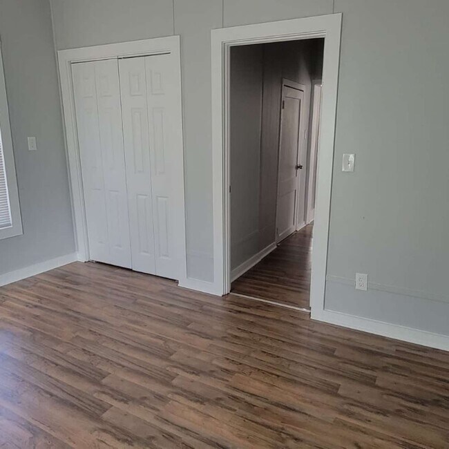 Photo - 810 Monroe St