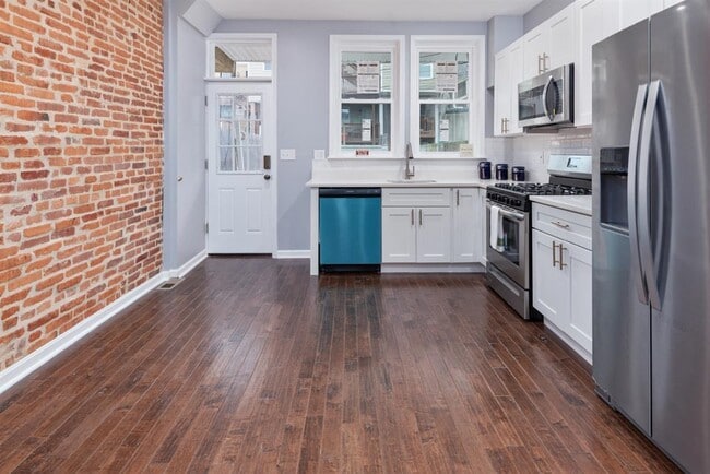 Building Photo - 525 S East Ave