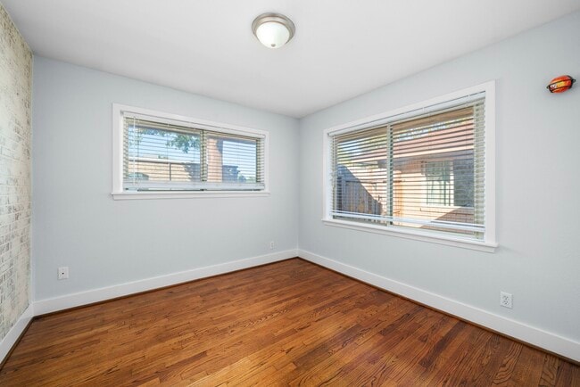 Building Photo - 1723 Campbell Rd Rental