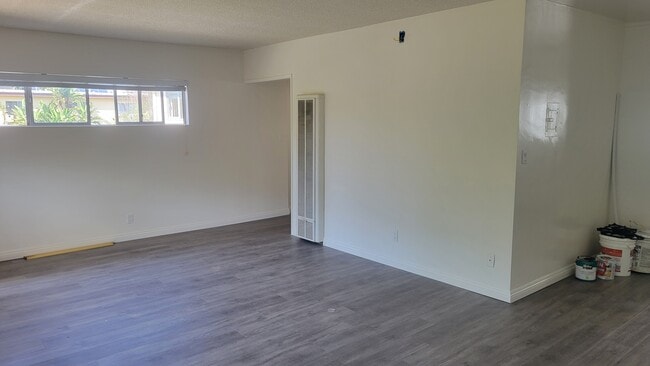 Building Photo - 7822 W Manchester Ave Unit 3