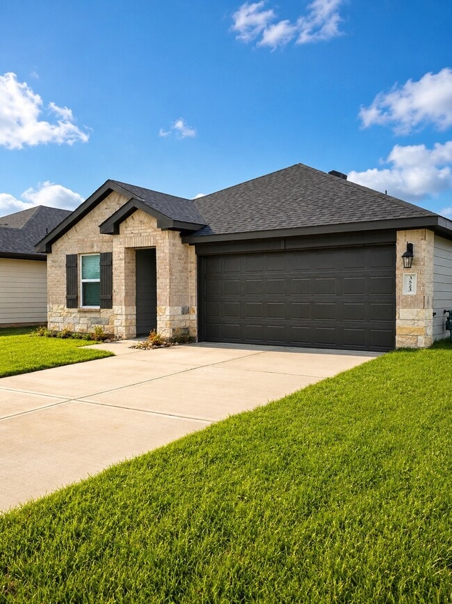 Building Photo - 3523 Turnpike Dr