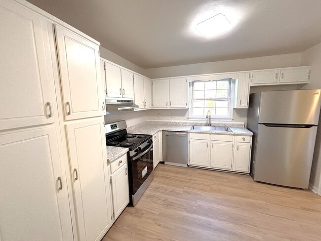 Photo - 3 bedroom/ 1.5 bathroom- Courthouse Green