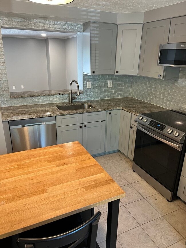 Photo - Beautiful 2 Bedrooms 2.5 Bathroom luxury 3 level Townhouse location in the Rockburn Commons Commu...