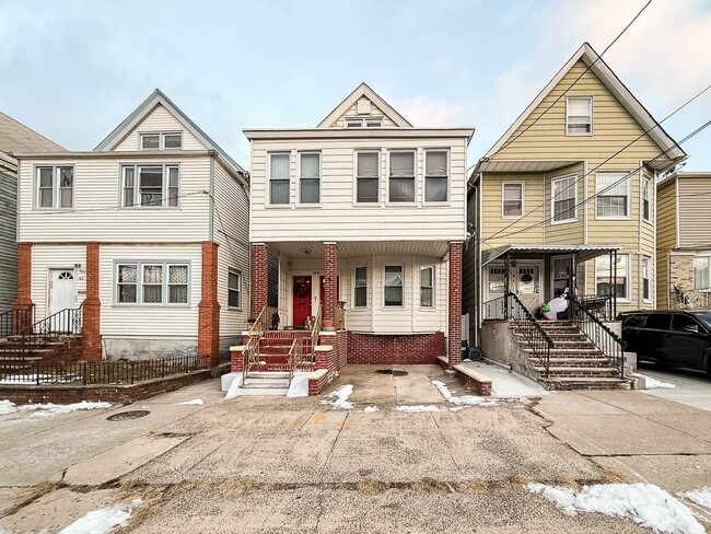 Building Photo - 186 Avenue C Unit 1