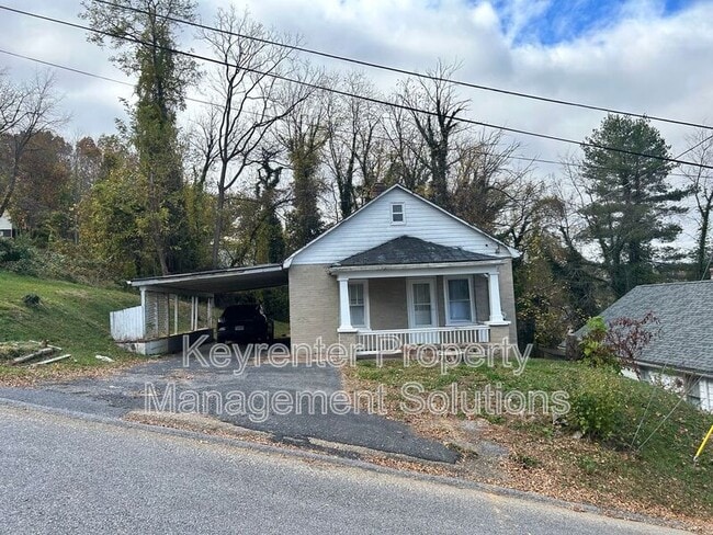 Building Photo - 1014 Hall St